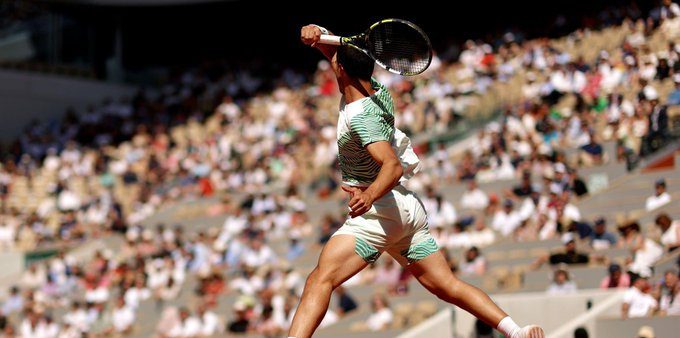 Alcaraz beats Canada’s Shapovalov 3-0 sets at the French Open