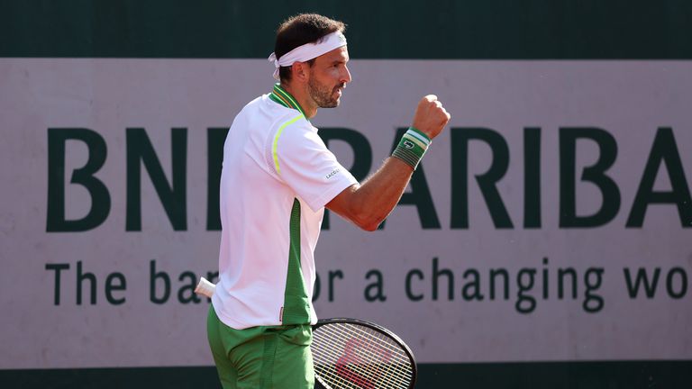 Dimitrov reaches Roland Garros R4 with straight win