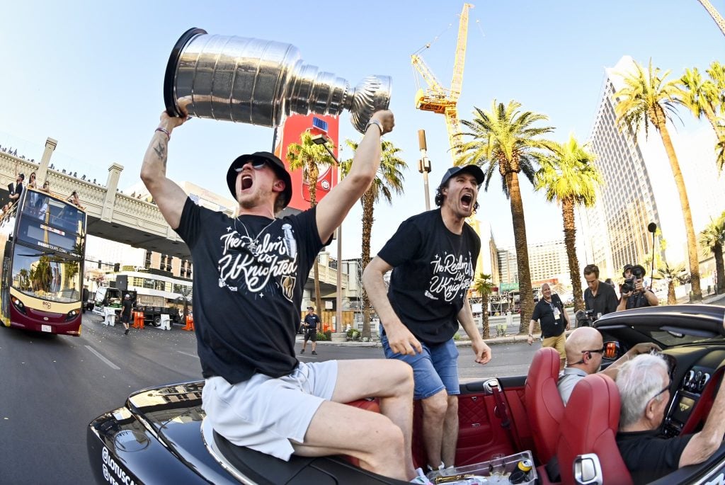 Golden Knights celebrate 1st NHL title with town parade