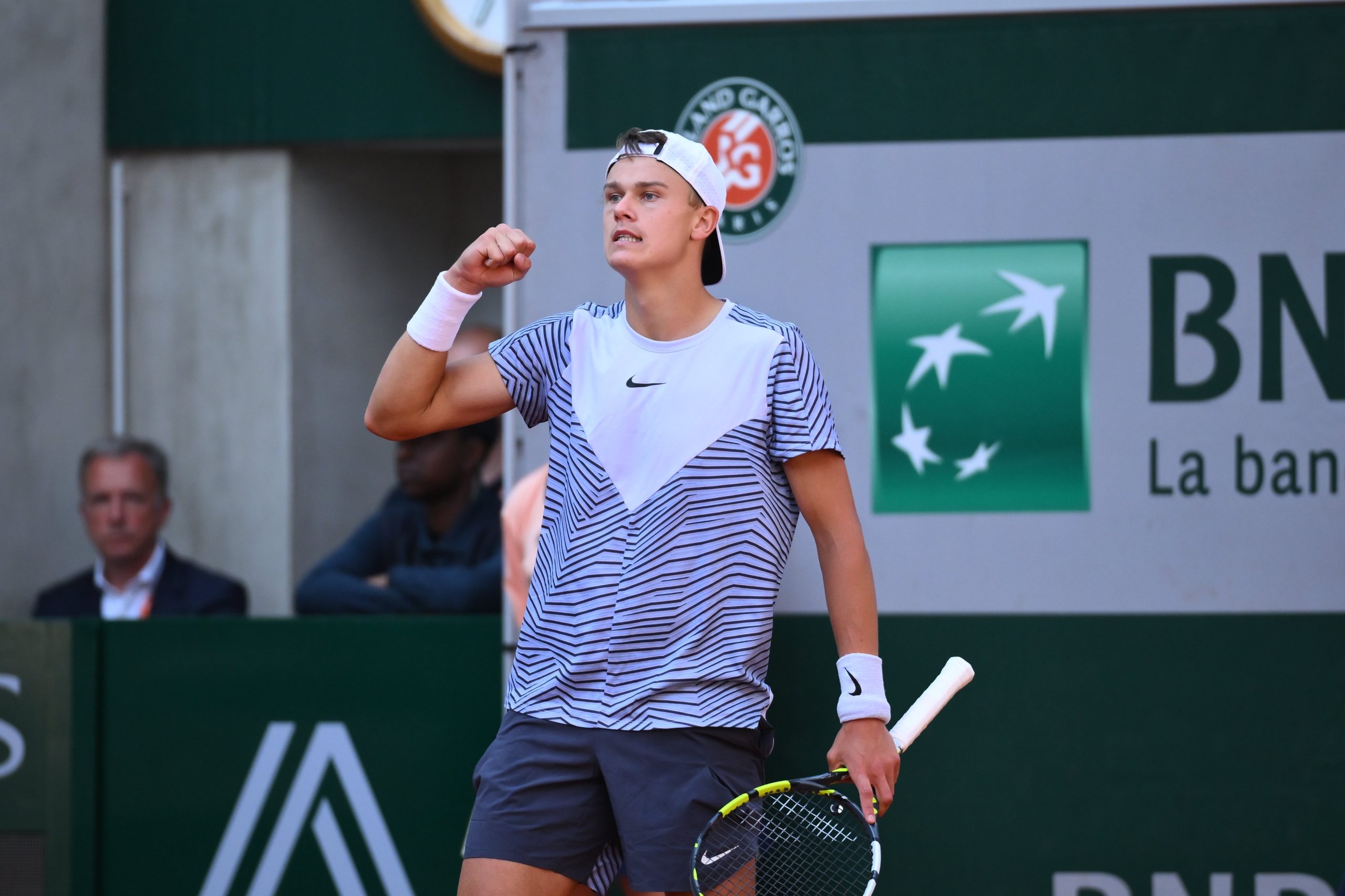 Rune eliminates Cerundolo at the French Open after 5 sets drama