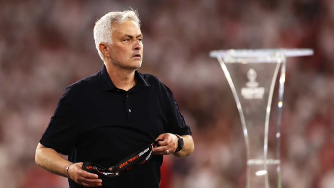 Mourinho leaves UEFA board after the charge for his ref rant