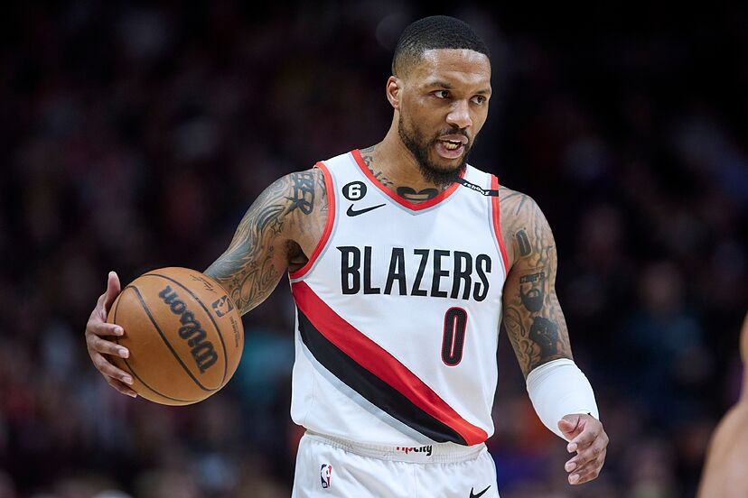 Damian Lillard shocks Blazers with a trade request 3