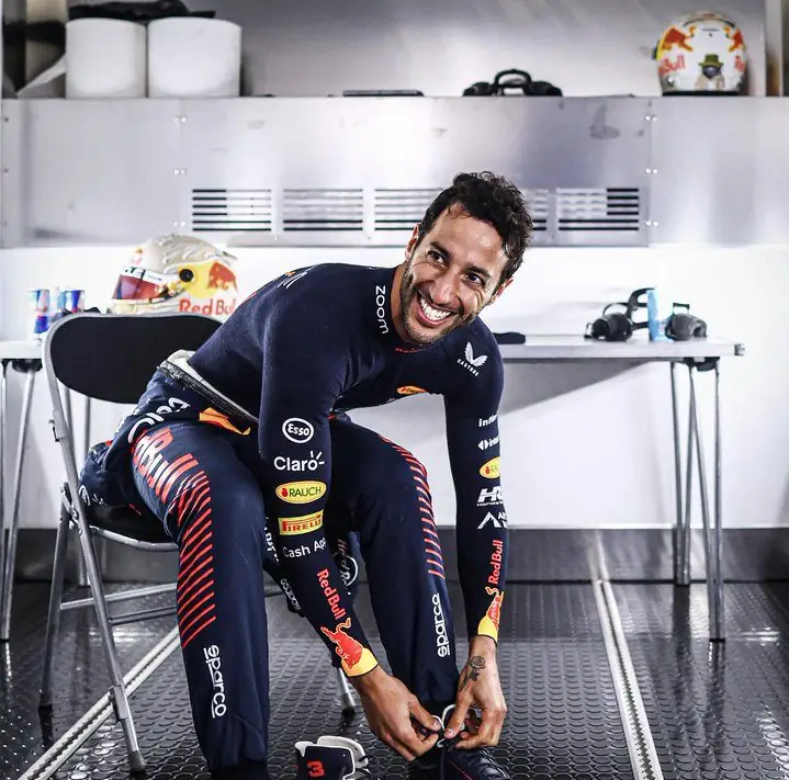 Ricciardo takes de Vries place at AlphaTauri