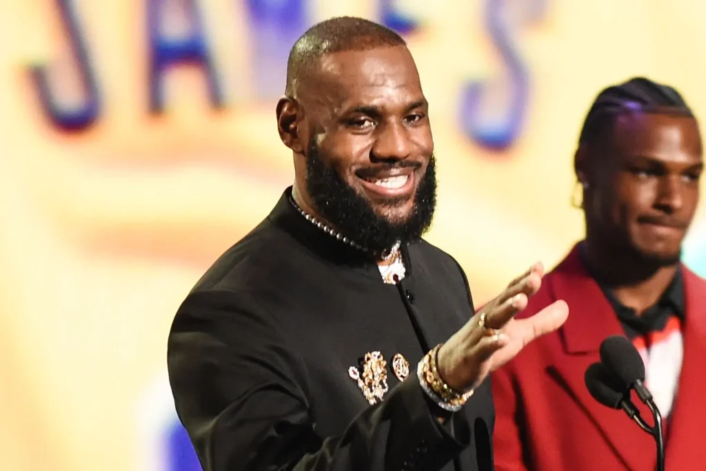 LeBron James confirms he'll play for Lakers next season during ESPYS 14