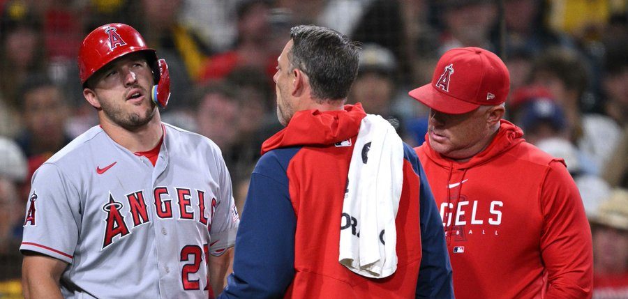 Mike Trout has a procedure on the broken wrist 3