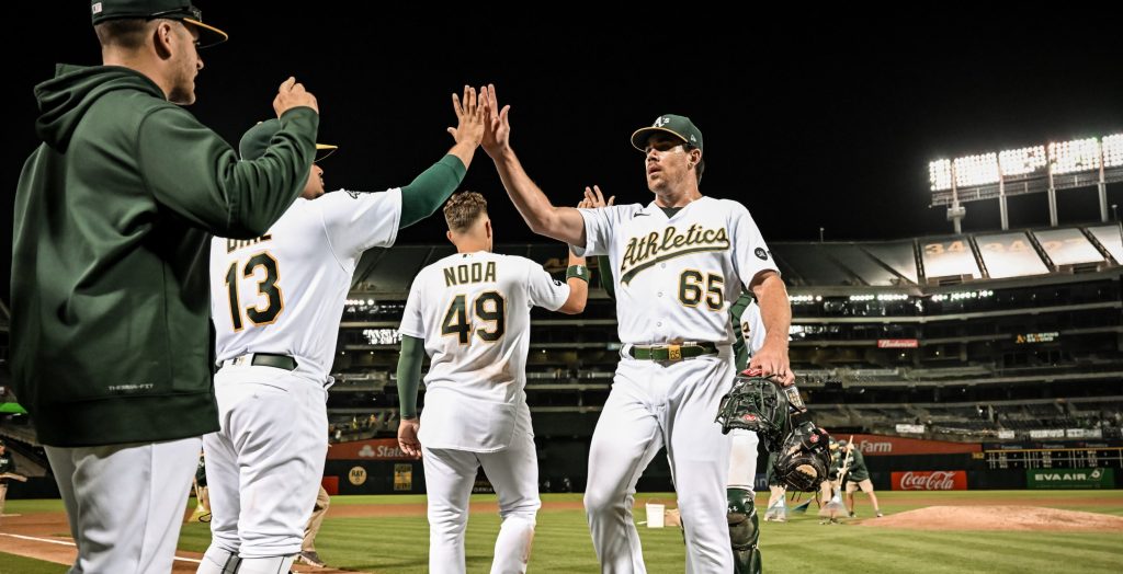 A’s edge out Royals 5-4 on Greinke’s return from IL