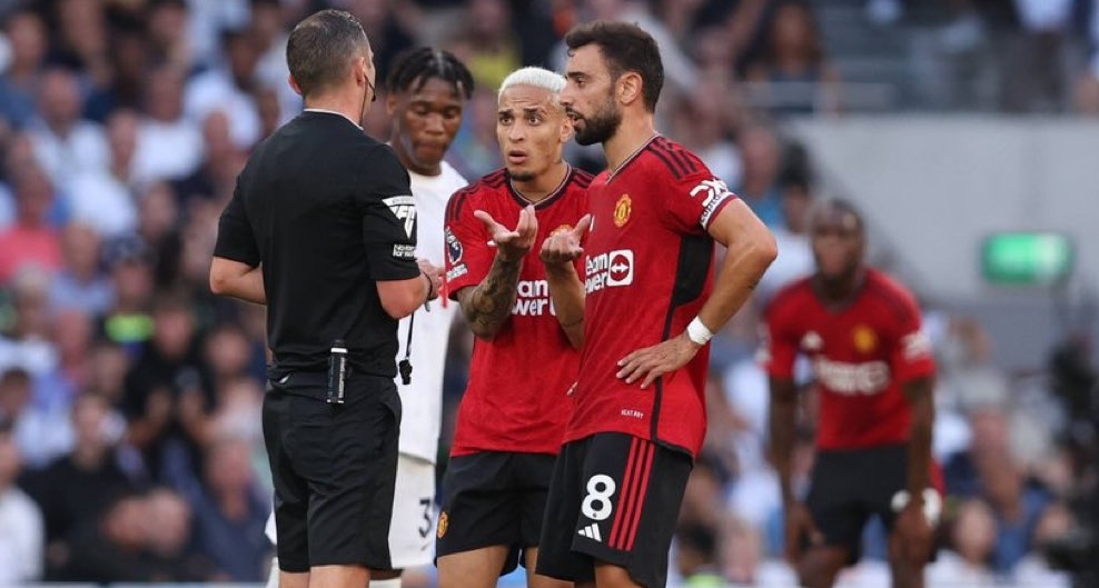 Bruno Fernandes furious at referee for not giving United a penalty