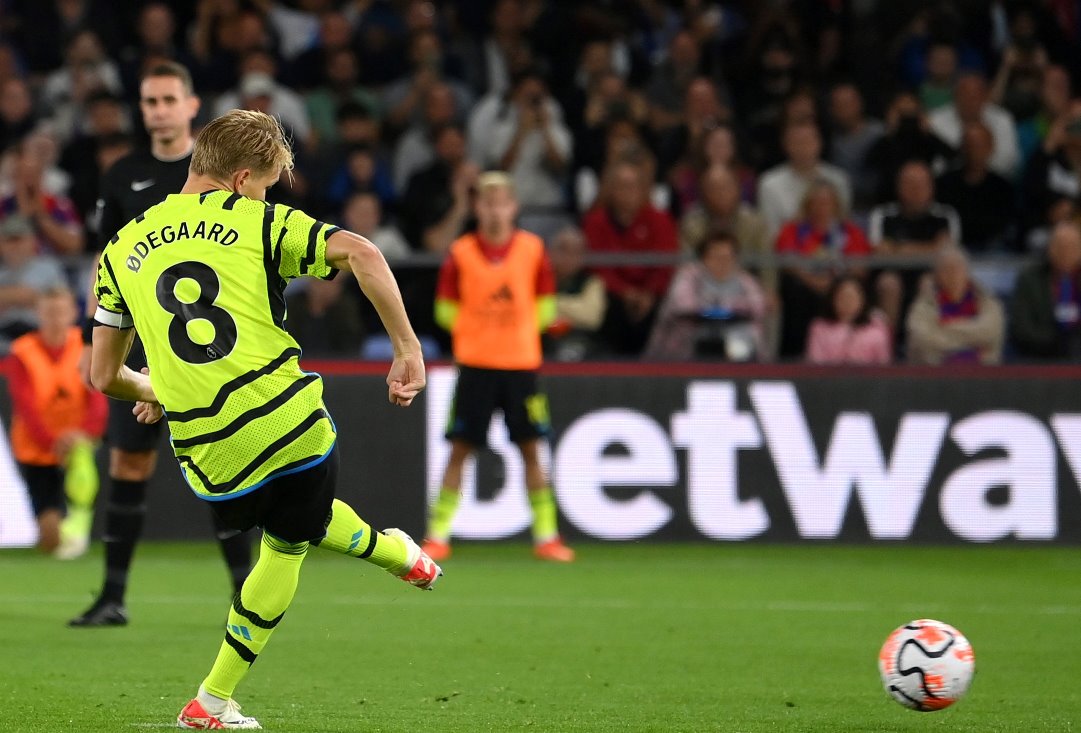 Arsenal in 10 takes important three points against Palace