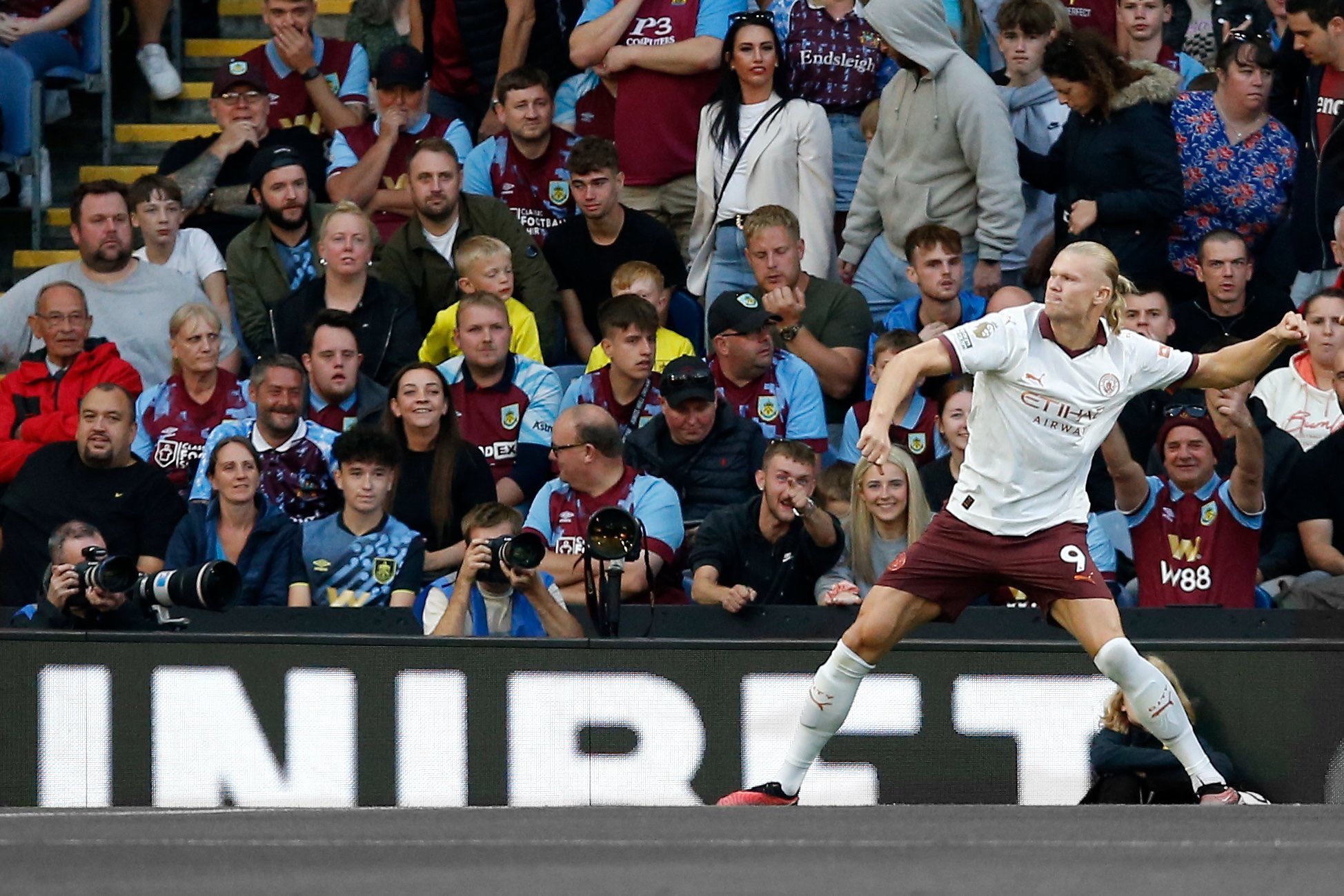 Manchester City begin their title defense with clincical 3-0 win