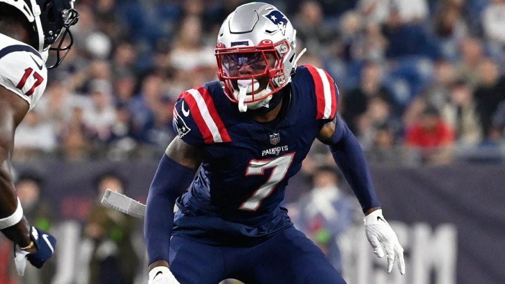 Patriots-Packers game stopped as Isaiah Bolden suffers serious injury