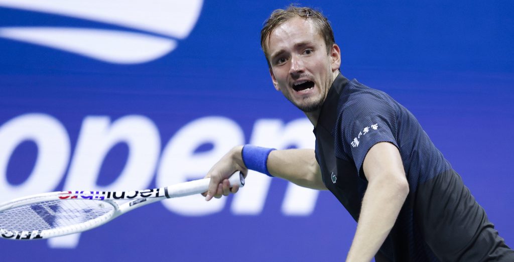 Effortless Medvedev through to 2nd round after clinical victory 16