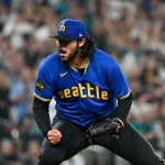 Mariners defeat Royals 7-5 to tie Texas on top