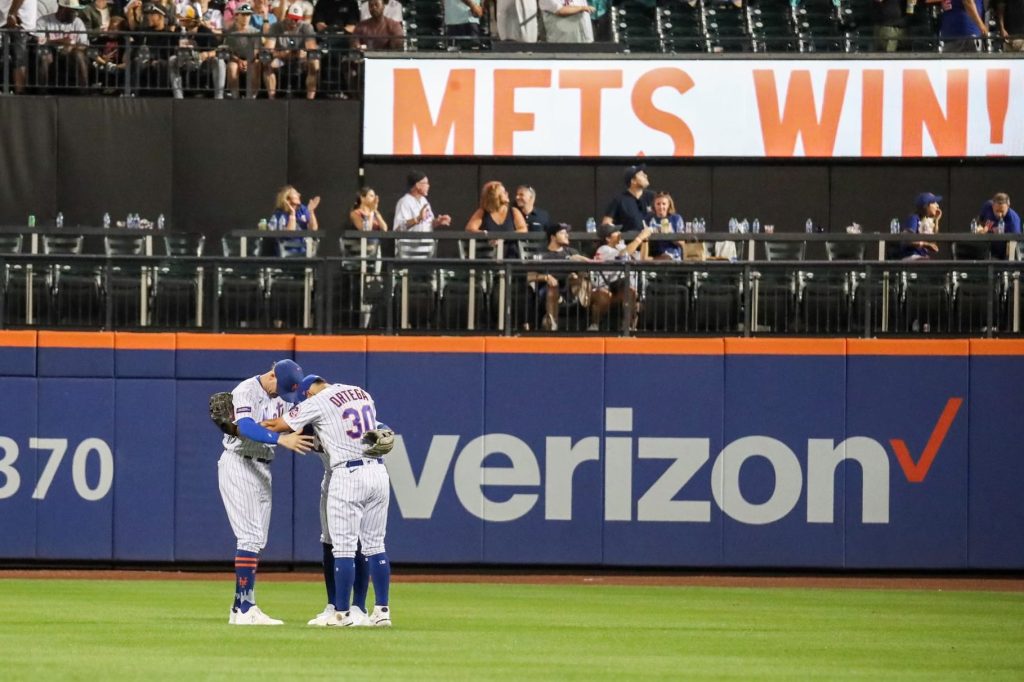 Mets avoid last place with narrow 7-6 win over Braves