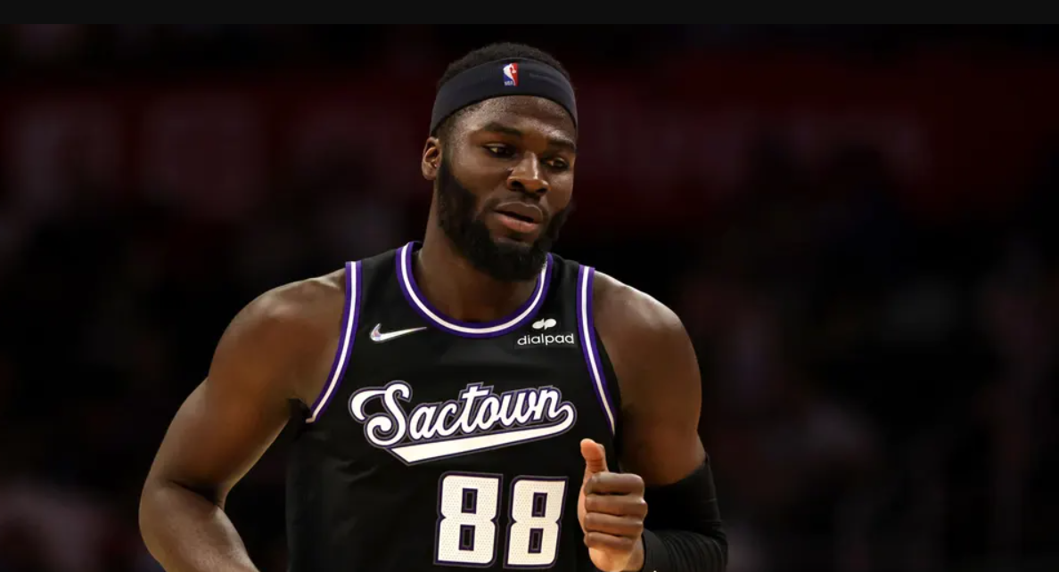 Neemias Queta stays with Sacramento for next season