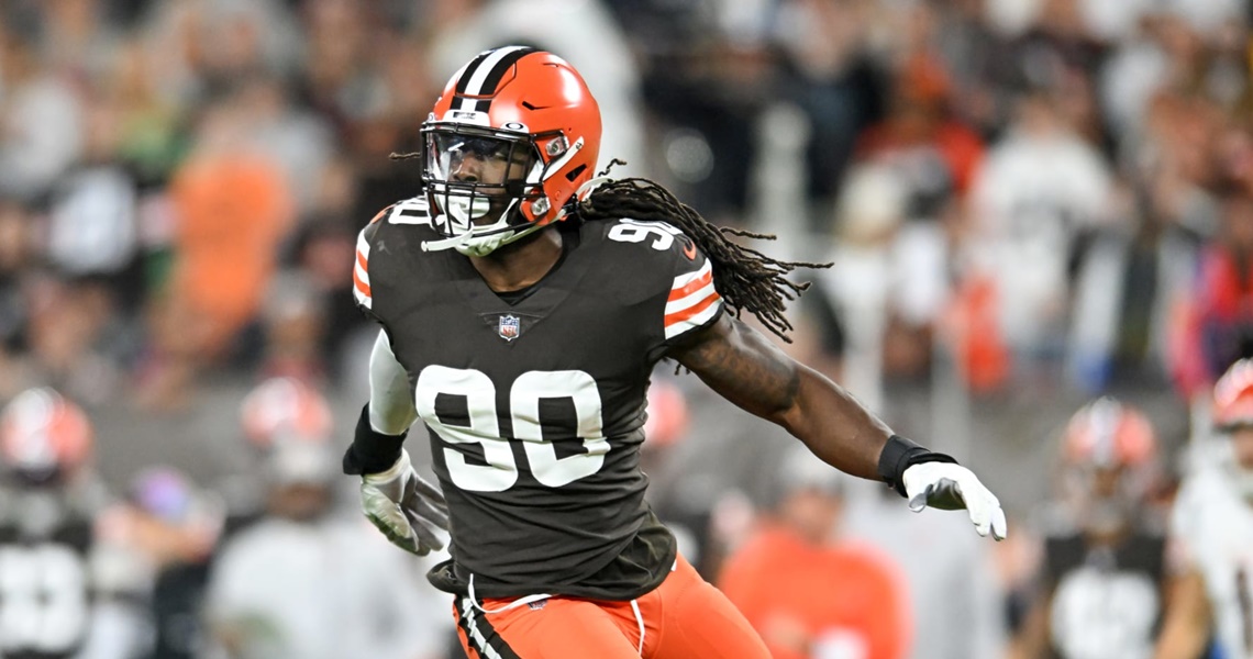 Ravens sign Jadeveon Clowney on one-year deal