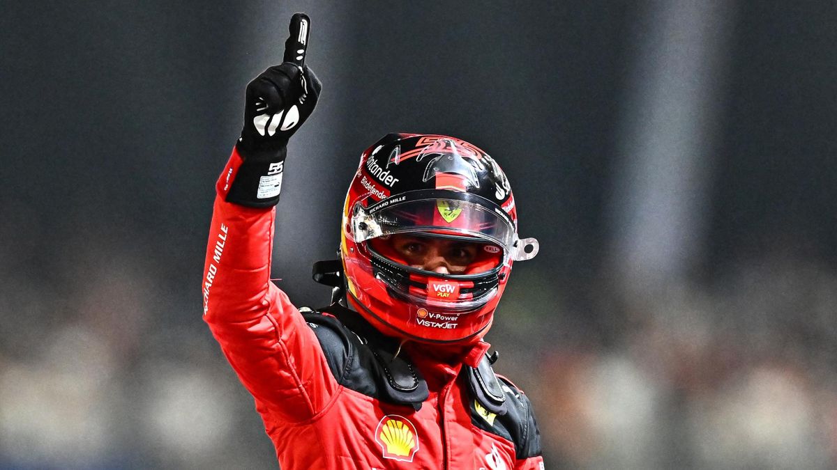 Carlos Sainz wins under the lights in Singapore after late drama