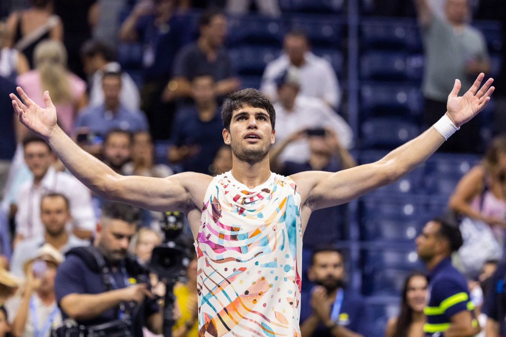 Alcaraz cleanly through to last four after victory over Zverev 10