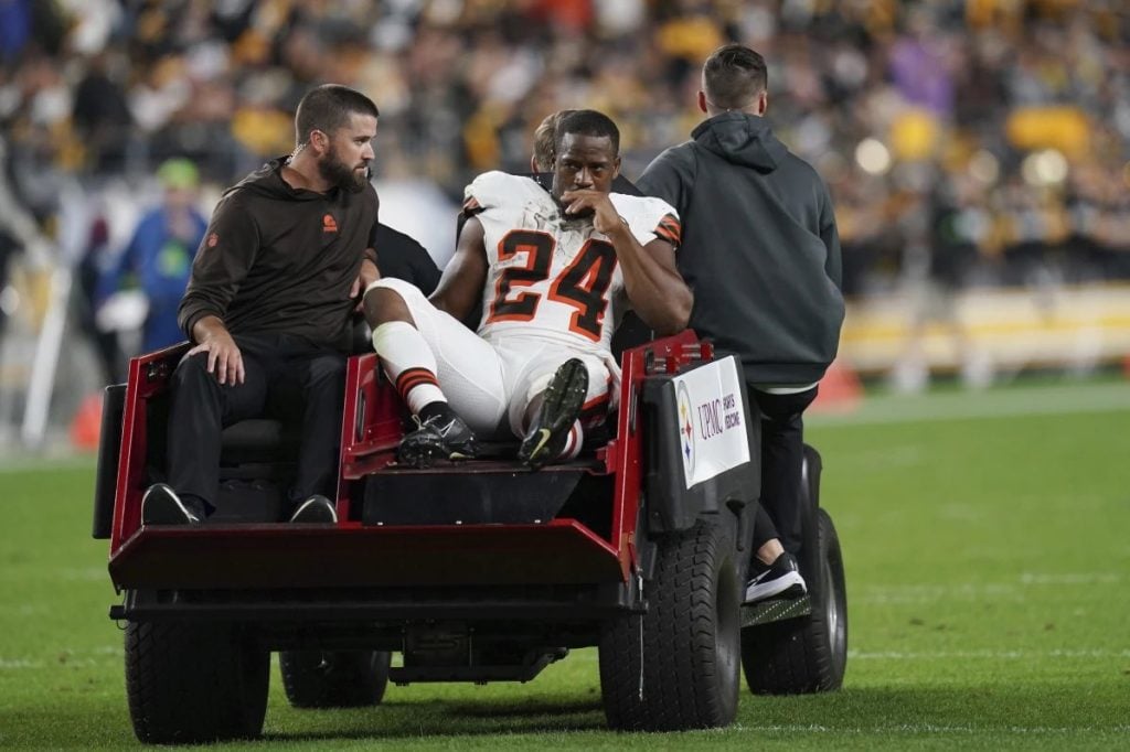 Nick Chubb carted off the field with a serious injury 3