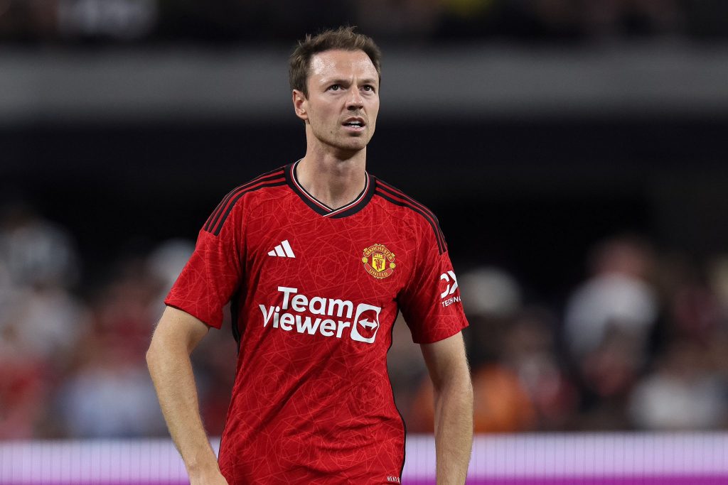 Jonny Evans returns to Manchester United on one-year contract