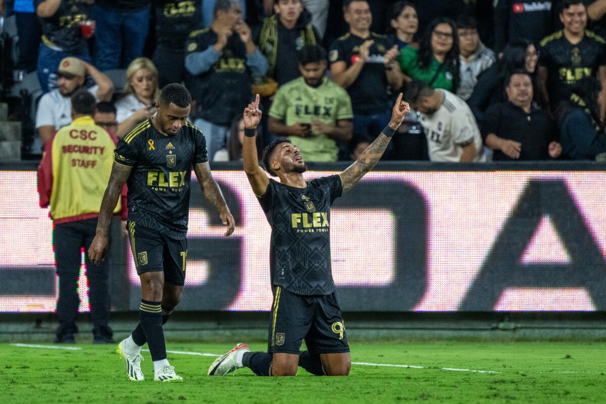 LAFC wins 4-2 in an entertaining derby against Galaxy