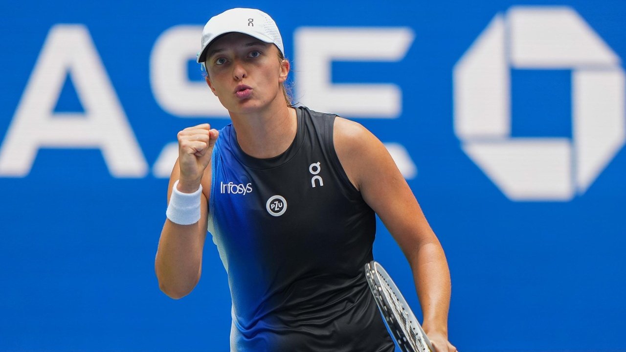 Effortless Swiatek sinks down Juvan in just 49 minutes