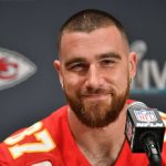 Official: Travis Kelce signs contract extension with Chiefs