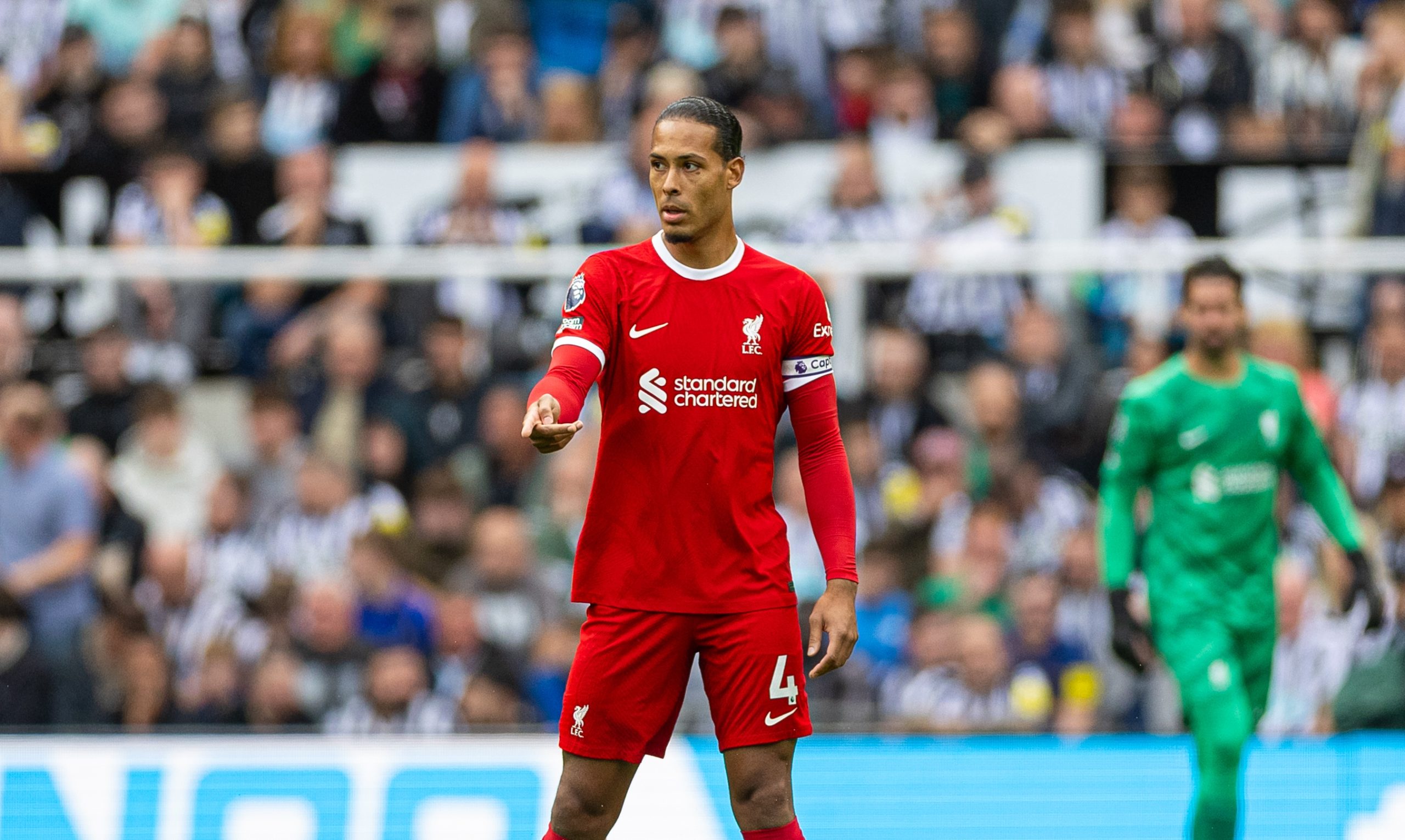 Dutch journalist blames Pickford for van Dijk dip in form