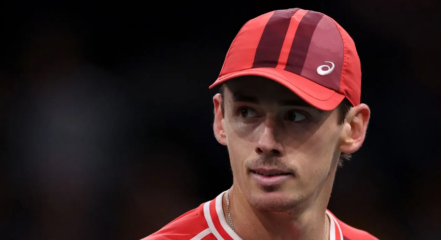 De Minaur eliminates Murray in an epic match in Paris 12