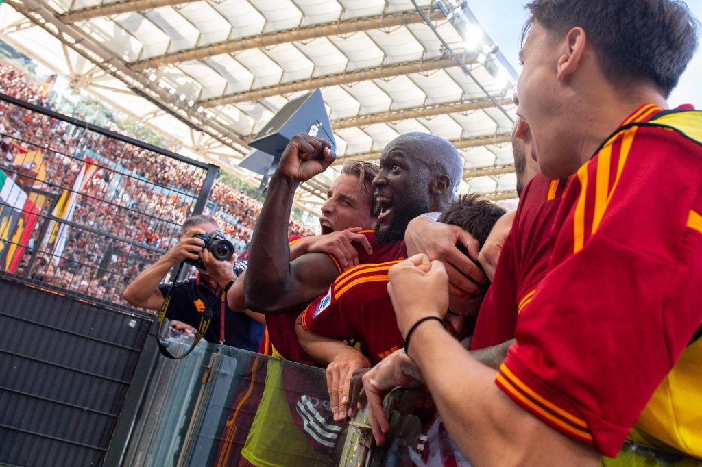 Last minute goal gives Roma 4th straight win against 10-men Monza