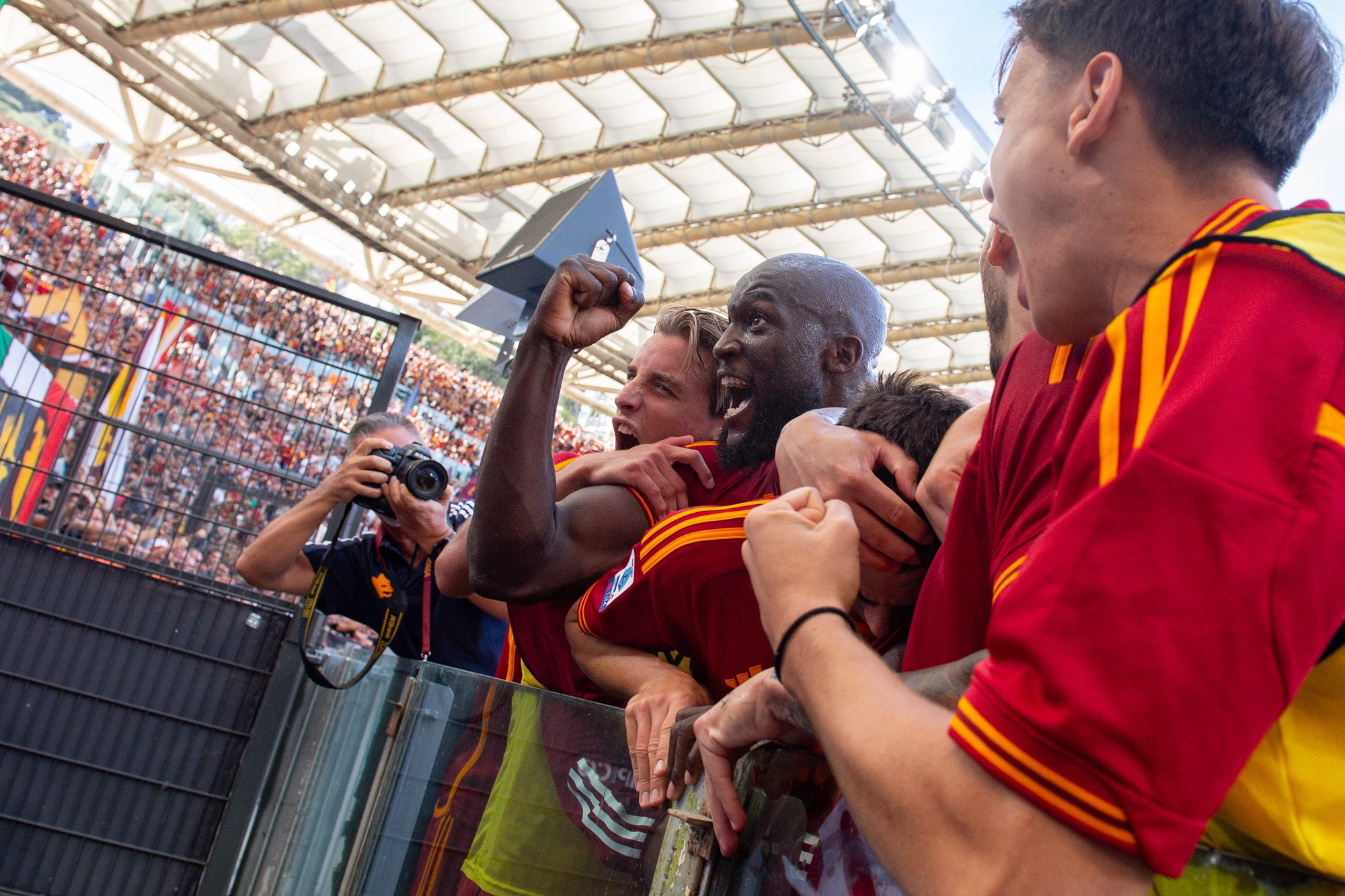 Last minute goal gives Roma 4th straight win against 10-men Monza
