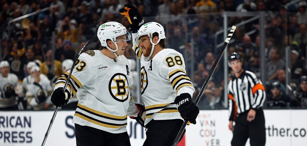 Bruins continue unbeaten streak with 4-2 win over Kings