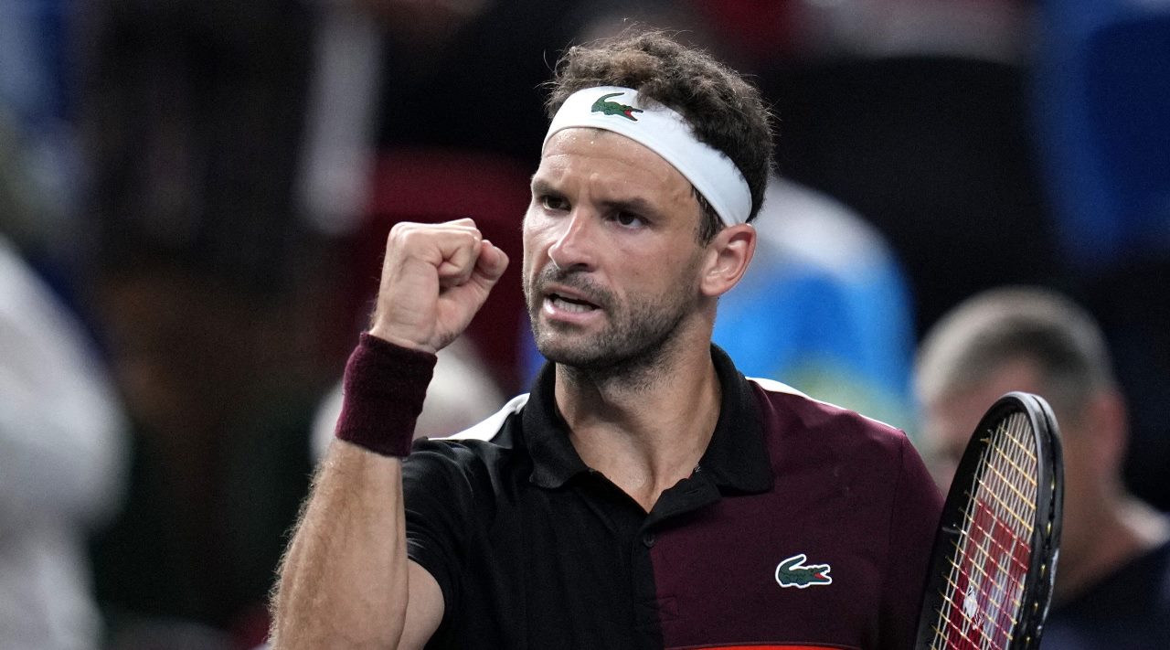 Dimitrov shocks Alcaraz at Shanghai R16 with a comeback