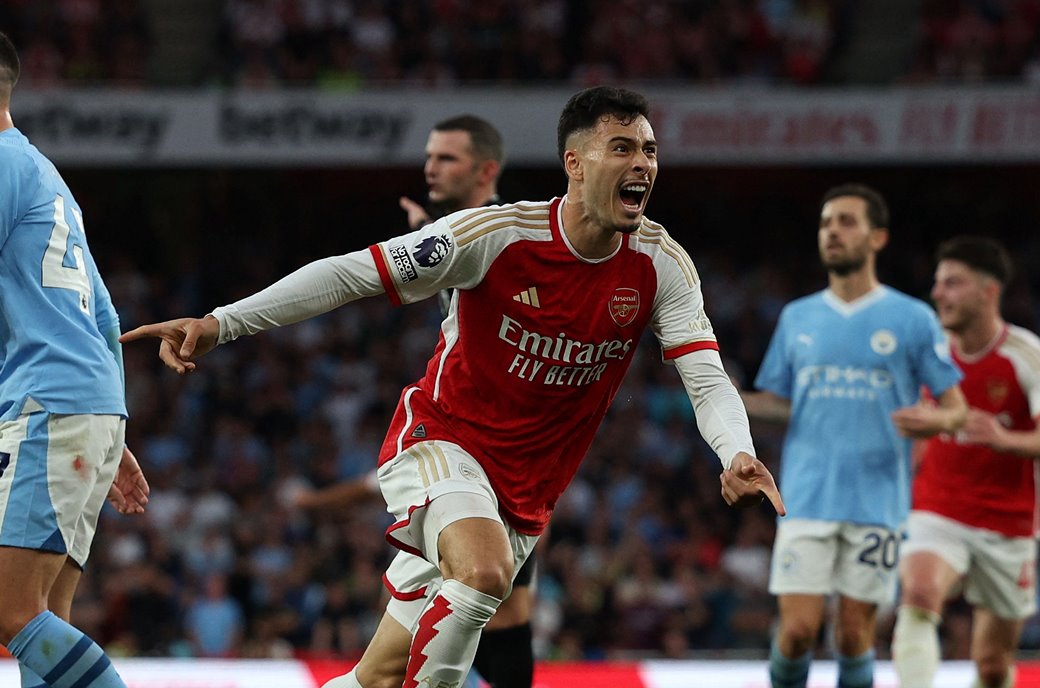Arsenal clinches late winner to beat Man City