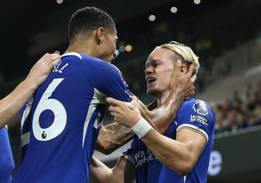 Chelsea beats Fulham 2:0 to get first Premier League win since August