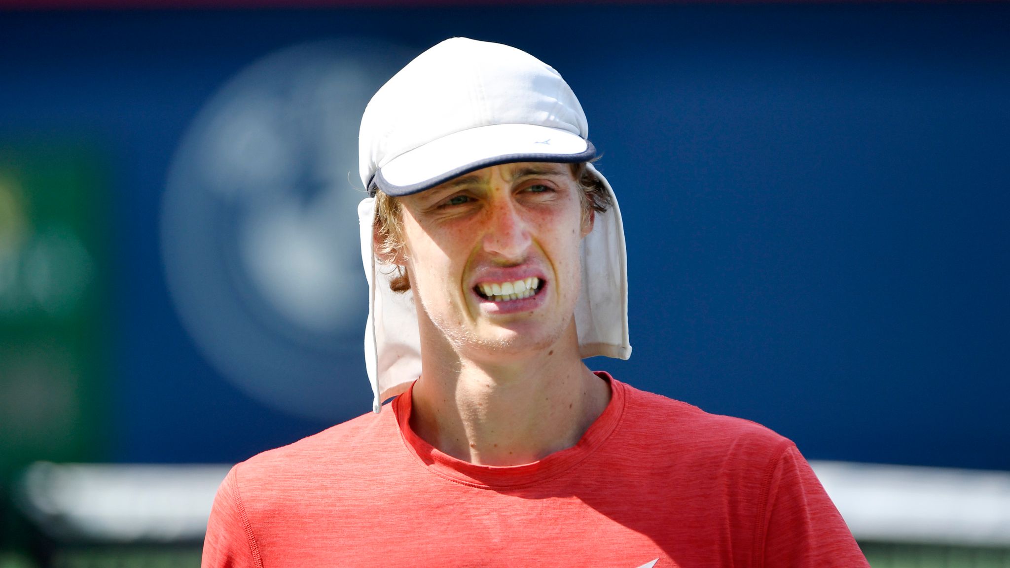 Polmans apologizes to umpire for hitting him with a ball