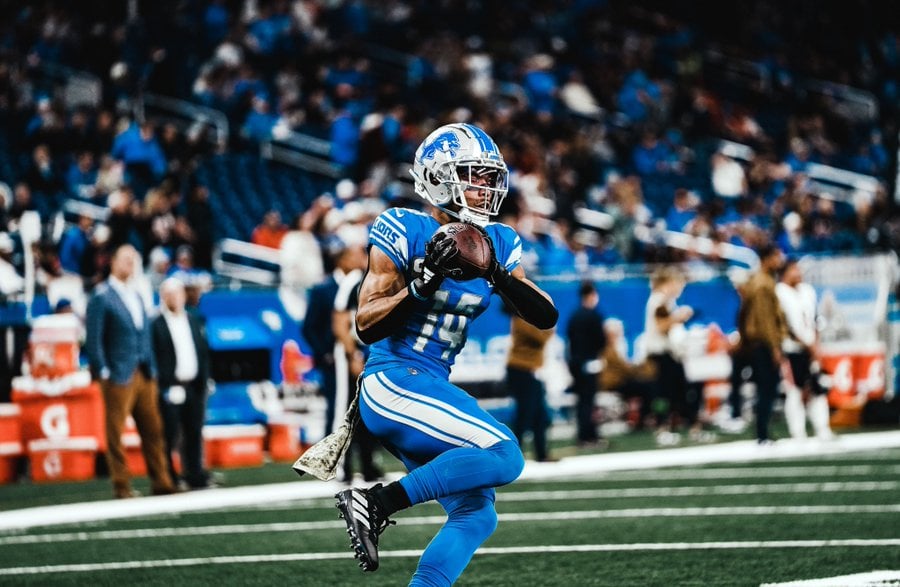 Detroit rally from 12-point deficit to defeat Chicago 31-26