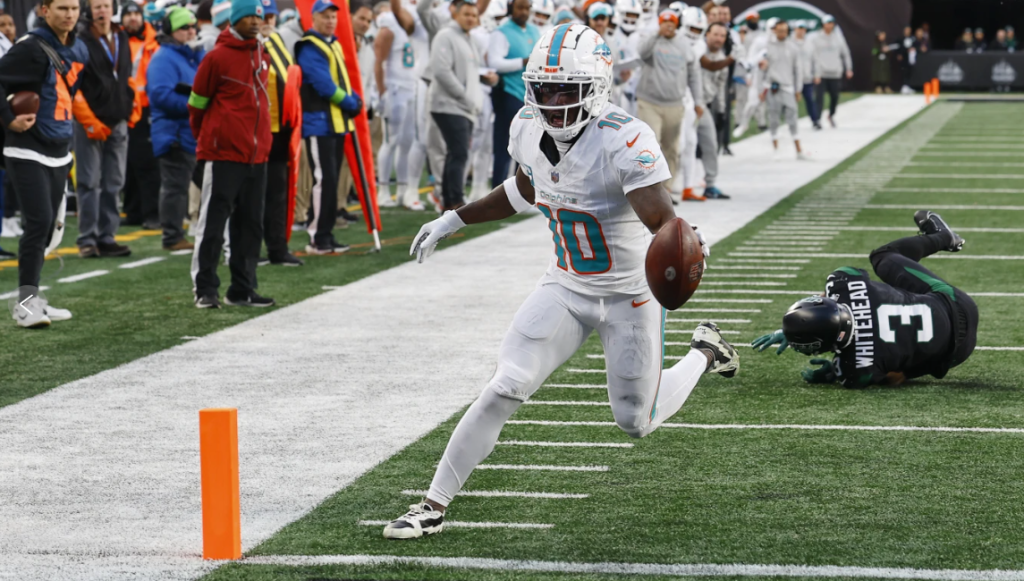 Dolphins trash Jets 34-13 in a stunning fashion