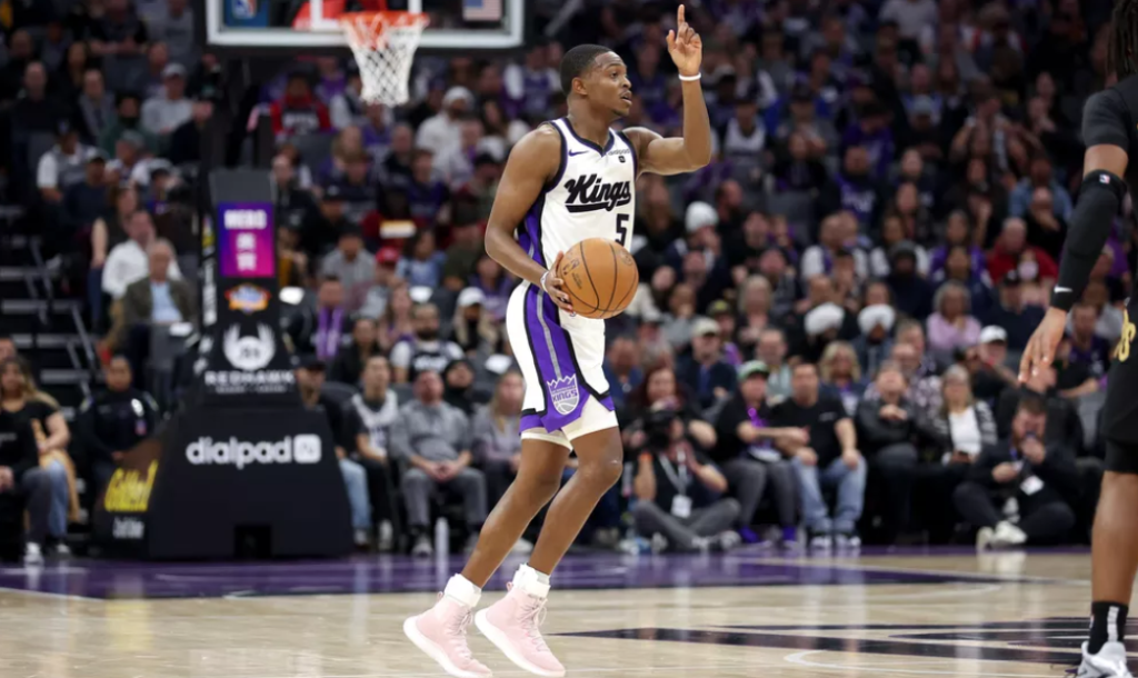 Fox returns as Kings top Cavaliers 132-120