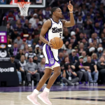 Fox returns as Kings top Cavaliers 132-120