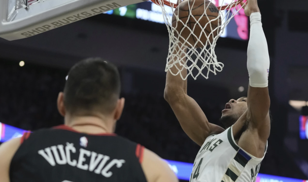 Giannis and Portis each score double-double to breeze past Bulls