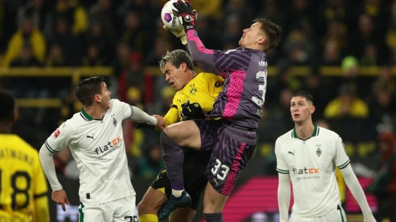 Dortmund at full-throttle to beat Monchengladbach 4-2