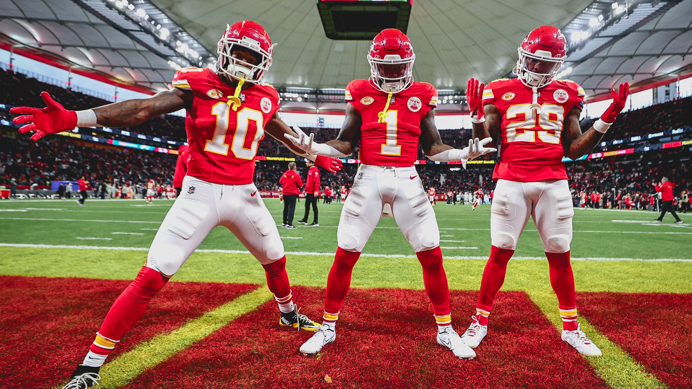 Chiefs survive to beat Dolphins 21-14 after 21-0 halftime lead