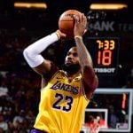 LeBron notches 32 to help Lakers defeat Suns 122-119