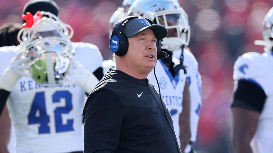 Stoops remains in Kentucky amid Texas interest 5