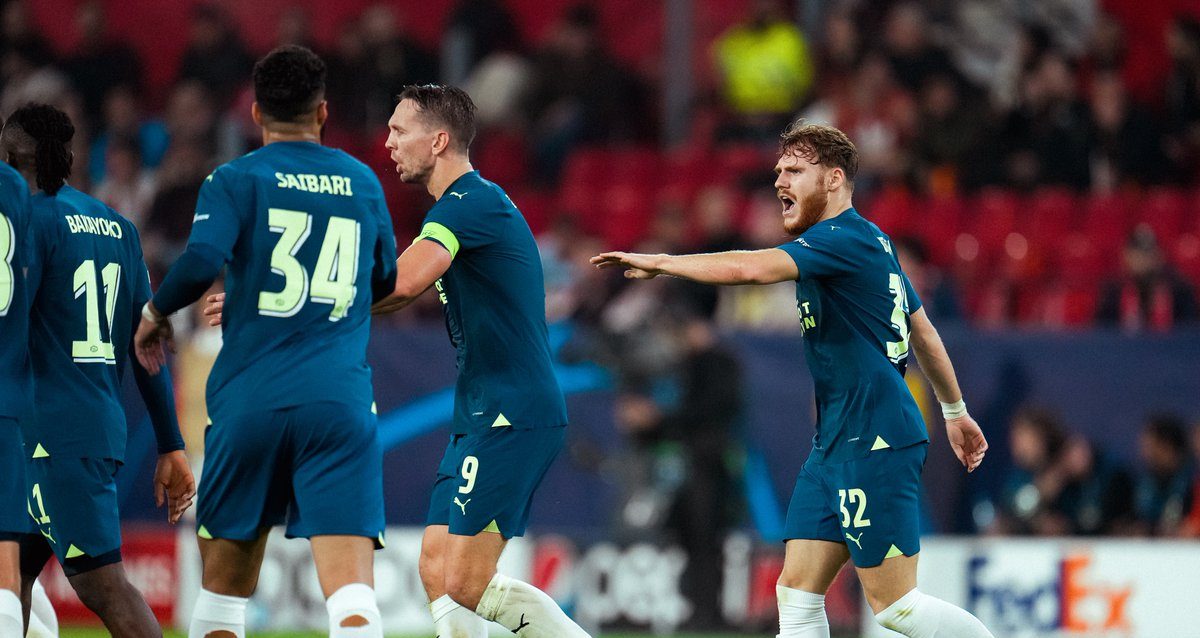 PSV return from 2-goal behind to beat Sevilla 3-2