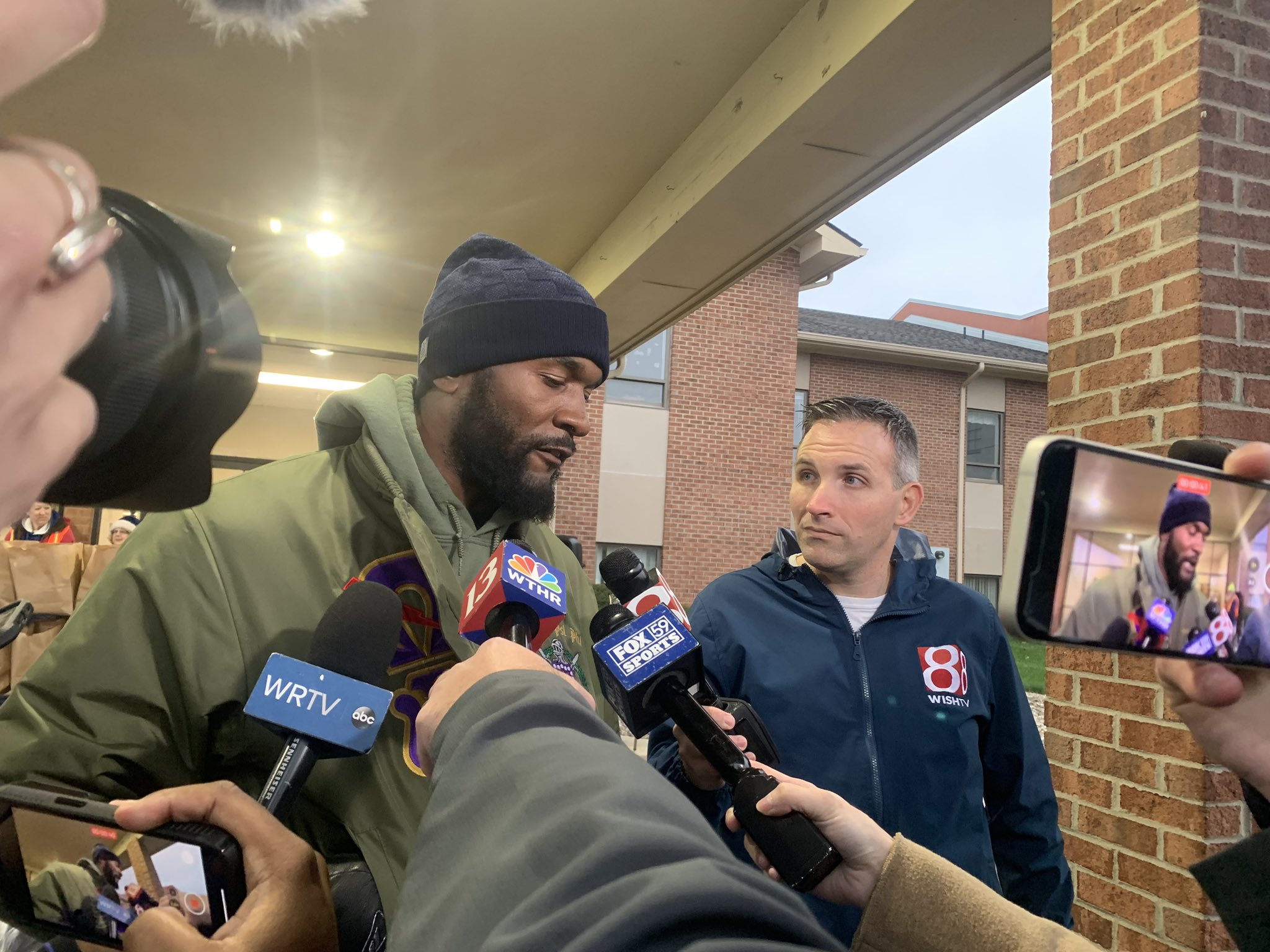 Indianapolis waves All-Pro LB Leonard in shocking move