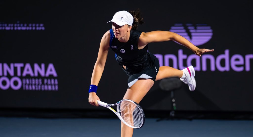 Swiatek reaches final after clean victory over Sabalenka