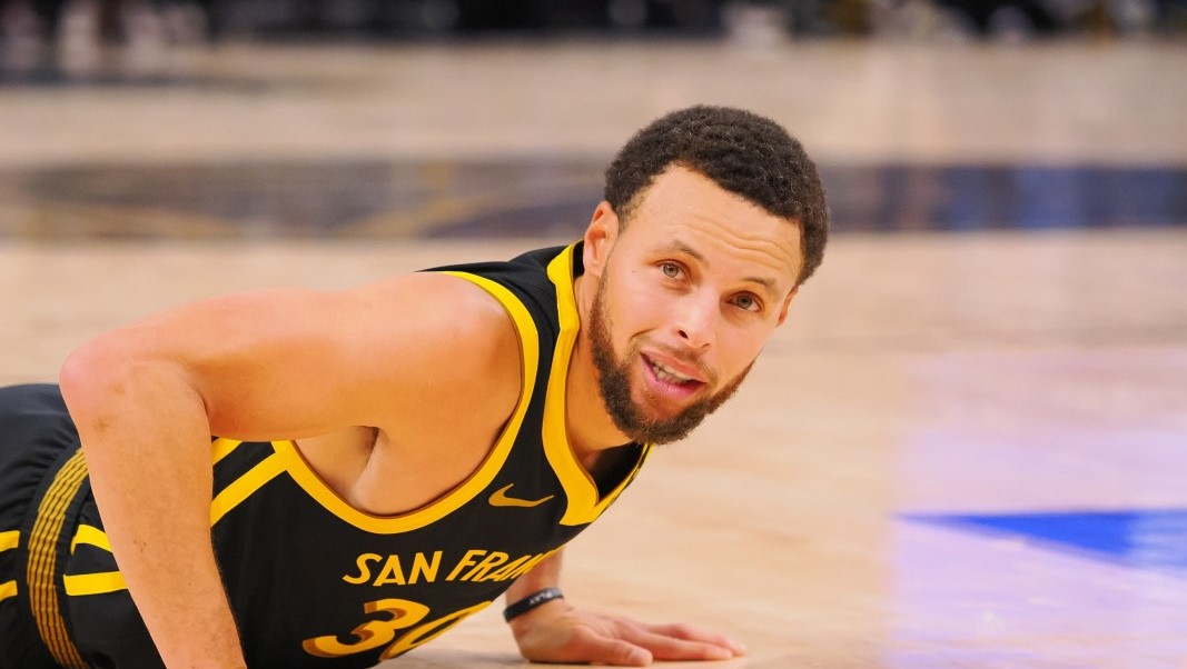 Steph Curry out for Minnesota game with knee soreness