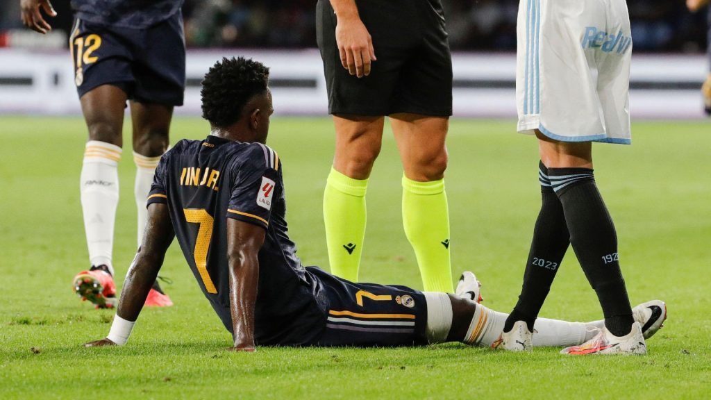 Vinicius Jr. set to miss nearly two months with leg muscle injury