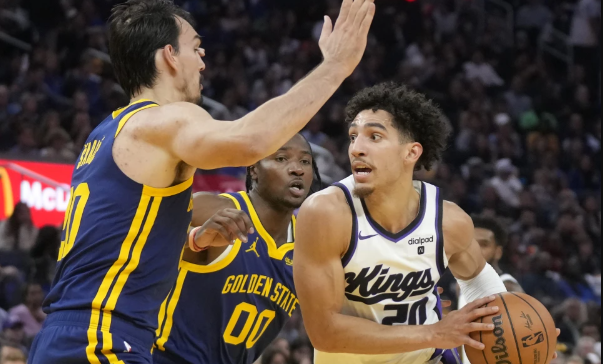 Curry, Thompson push Warriors to difficult 102-101 win over Kings